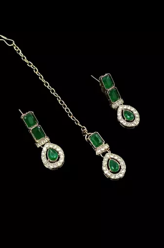 Green color necklace set with earrings and maang tikka     agate stone, antique gold plating