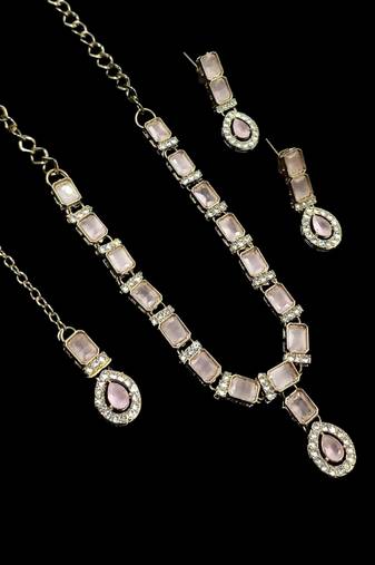 Baby pink color necklace set with earrings and maang tikka – agate stone, antique gold plating