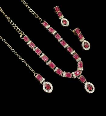 Maroon color necklace set with earrings and maang tikka     agate stone, antique gold plating 2