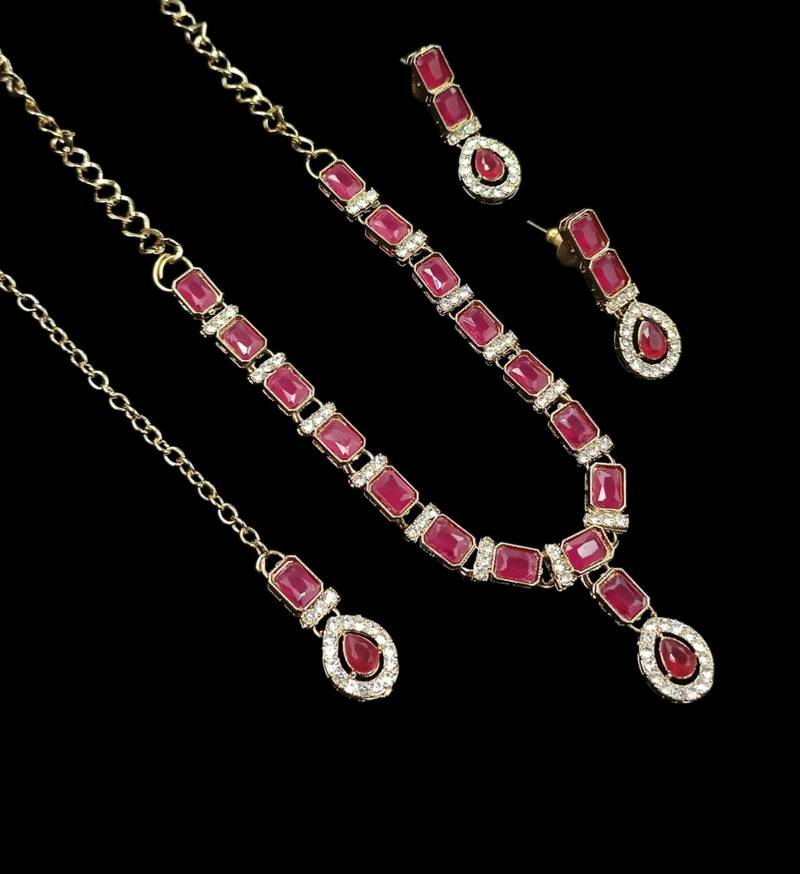 Maroon color necklace set with earrings and maang tikka – agate stone, antique gold plating