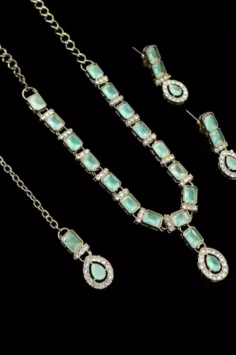 Pista color necklace set with earrings and maang tikka – agate stone, antique gold plating