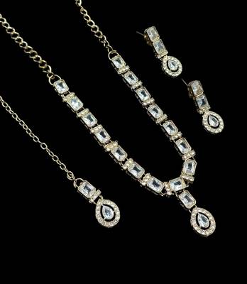 White color necklace set with earrings and maang tikka     agate stone, antique gold plating 1