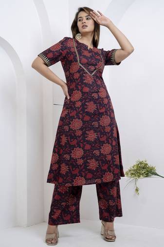 Women dark navy blue cotton round slight v neck with  border deatiling at front label and sleeves🧣 kurta set