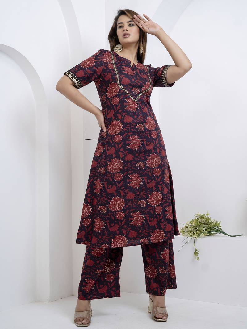 Women dark navy blue cotton round slight v neck with  border deatiling at front label and sleeves🧣 kurta set