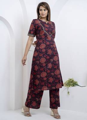 Women dark navy blue cotton round slight v neck with border deatiling at front label and sleeves   kurta set 2