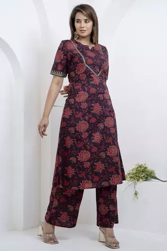 Women dark navy blue cotton round slight v neck with border deatiling at front label and sleeves     kurta set