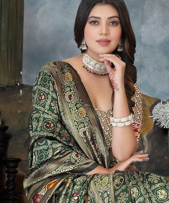 Green Banarasi Cotton Silk Saree with maroon Woven Pallu and Traditional Zari Design 3