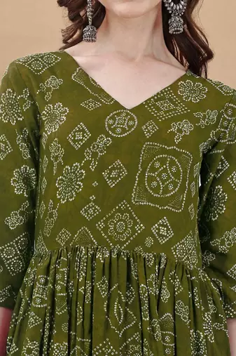 Green bandhani printed rayon a-line pleated kurta