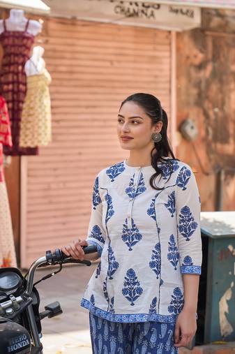 white piping a-line design peplum top