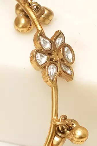 White stones kundan kada