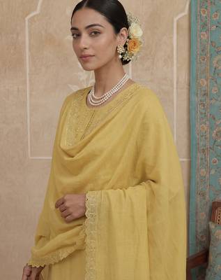 mustard solid a-line design lining kurta trouser dupatta set 4