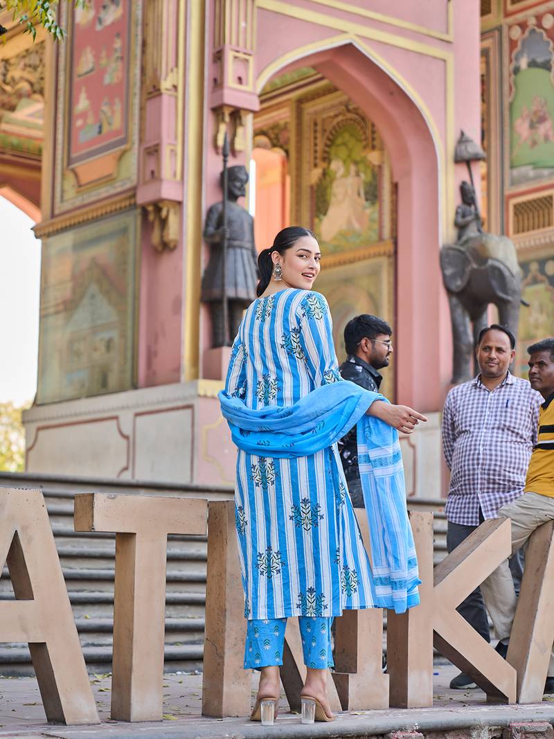 blue and white floral-printed yoke with vertical pintuck detailing kurta trouser dupatta set