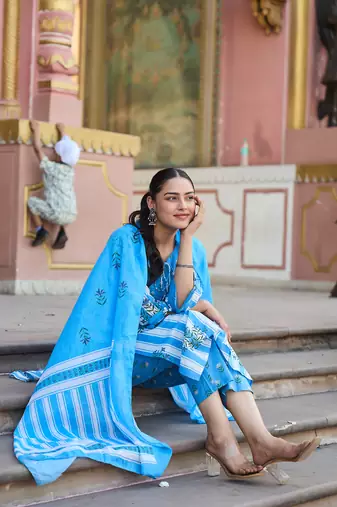 blue and white floral-printed yoke with vertical pintuck detailing kurta trouser dupatta set