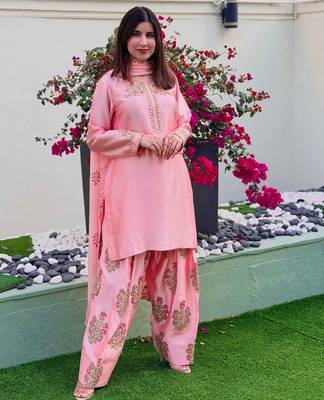 pink crepe festive kurta set 1
