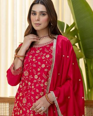 rani-pink silk blend festive kurta set 4