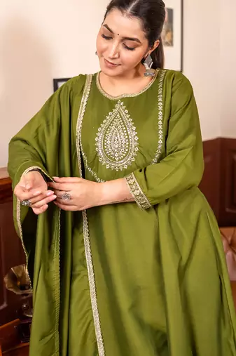 mehendi silk blend festive kurta set