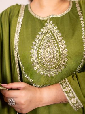 mehendi silk blend festive kurta set 4