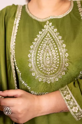 mehendi silk blend festive kurta set