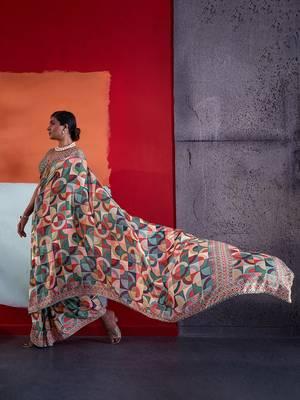 Green cotton crepe geometrical printed saree 3