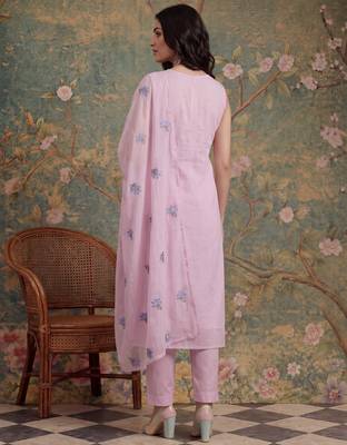 pink mull chanderi have a lining pleated kurta dupatta pant set 3