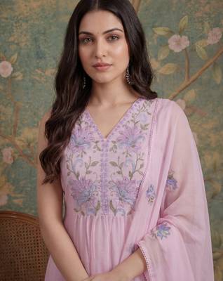 pink mull chanderi have a lining pleated kurta dupatta pant set 4