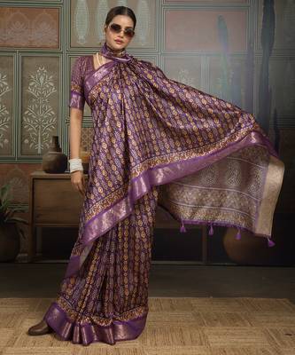 Purple silk blend floral printed saree 4