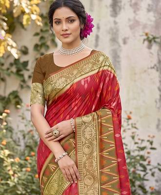 Red prined casual wear saree with blouse 3