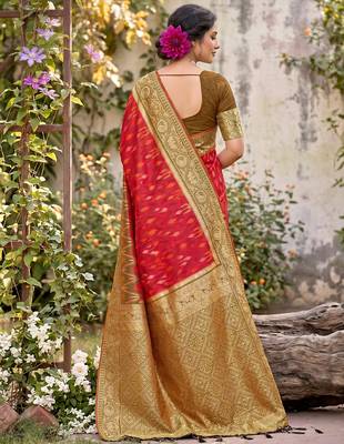 Red prined casual wear saree with blouse 4