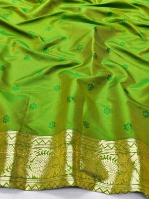 Green zari woven silk blend traditional saree with blouse piece 4