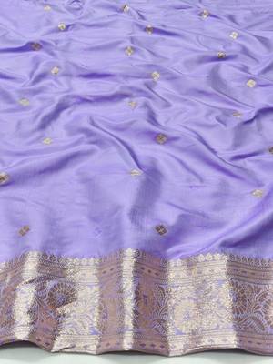 Lavender zari woven silk blend traditional saree with blouse piece 4