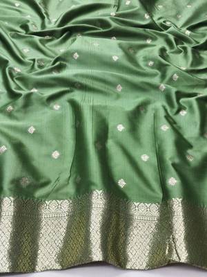 Light green zari woven silk blend traditional saree with blouse piece 4