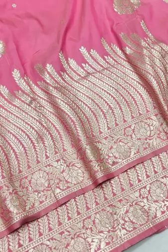 Pink zari woven silk blend traditional saree with blouse piece