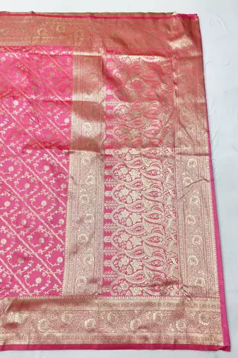 Pink zari woven silk blend traditional saree with blouse piece