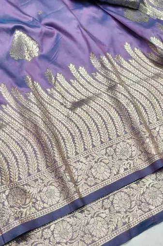 Purple zari woven silk blend traditional saree with blouse piece
