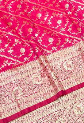 Rani pink zari woven silk blend traditional saree with blouse piece 3