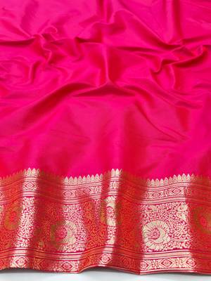 Rani pink zari woven silk blend traditional saree with blouse piece 4