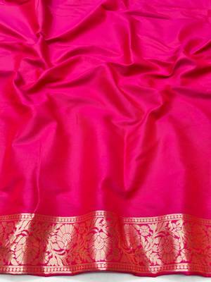 Rani pink zari woven silk blend traditional saree with blouse piece 4