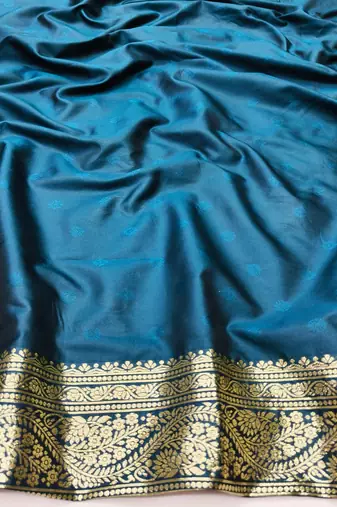 Morpich zari woven silk blend traditional saree with blouse piece