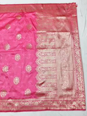 Pink zari woven silk blend traditional saree with blouse piece 2