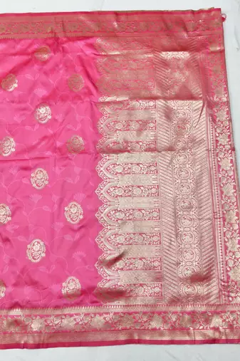 Pink zari woven silk blend traditional saree with blouse piece