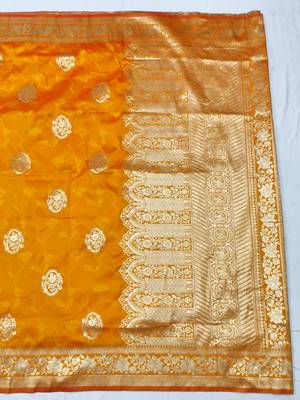 Gold zari woven silk blend traditional saree with blouse piece 2