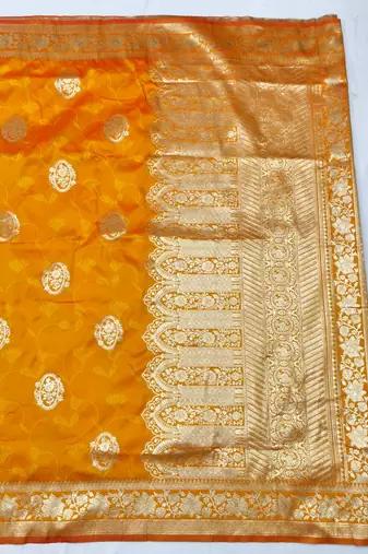 Gold zari woven silk blend traditional saree with blouse piece