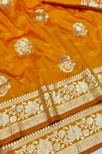 Gold zari woven silk blend traditional saree with blouse piece