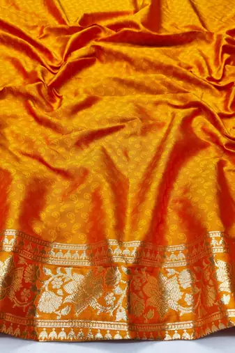 Gold zari woven silk blend traditional saree with blouse piece