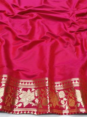 Pink zari woven silk blend traditional saree with blouse piece 4