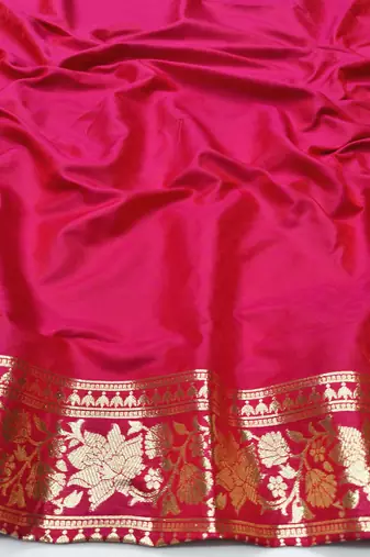 Pink zari woven silk blend traditional saree with blouse piece