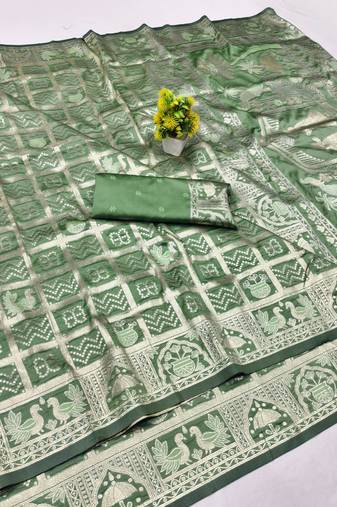 Pista zari woven patola silk blend traditional saree with blouse piece