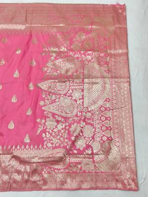 Pink zari woven silk blend traditional saree with blouse piece 2