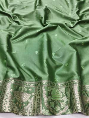 Pista zari woven patola silk blend traditional saree with blouse piece 4