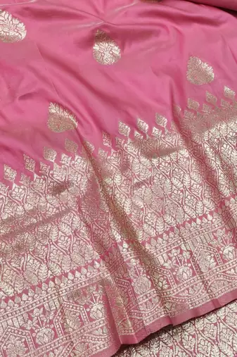 Pink zari woven silk blend traditional saree with blouse piece